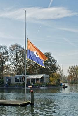 20141122-vlag-halfstok-web