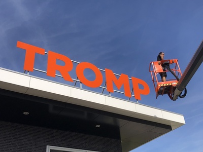 Aanbrengen Tromp-letters 3